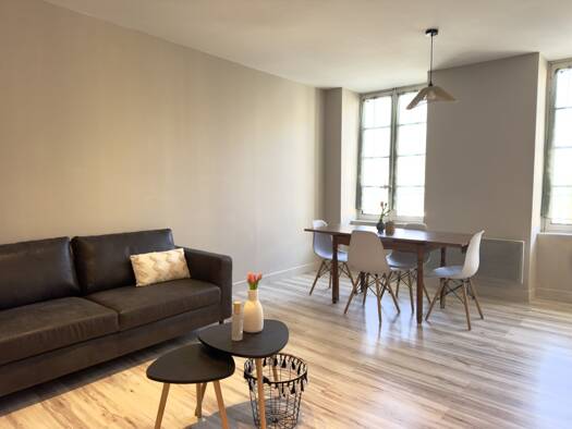 Appartement à louer 680 € 3 pièces 2 chambres 54 m² Étage 2/3 Carcassonne 11000
