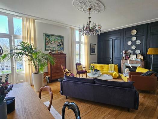 Duplex à vendre 530 000 € 5 pièces 2 chambres 167,15 m² Étage 1/2 Historique Saint-Cyr-sur-Loire 37540