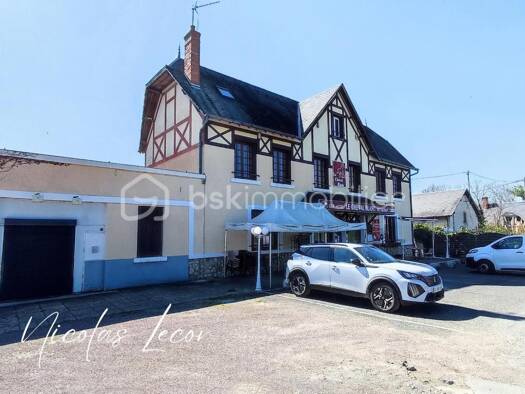 Local commercial à vendre 460 000 € 365 m² de surface de vente Saint-Just 18340