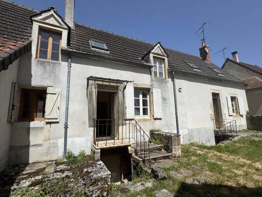 Maison à vendre 86 800 € 6 pièces 4 chambres 107 m² 327 m² de terrain La Celle 18200