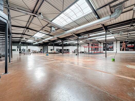 Local d'activités à vendre 1 999 000 € 2 640 m² d'espace de stockage Miribel 01700