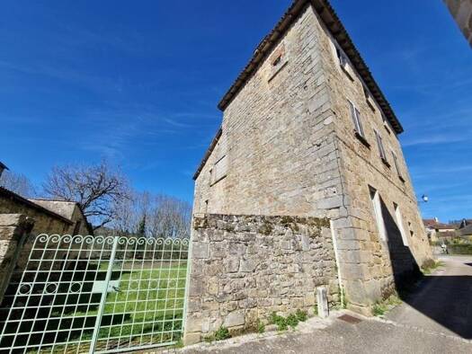 Maison à vendre 202 920 € 7 pièces 6 chambres 404 m² 783 m² de terrain Cardaillac 46100