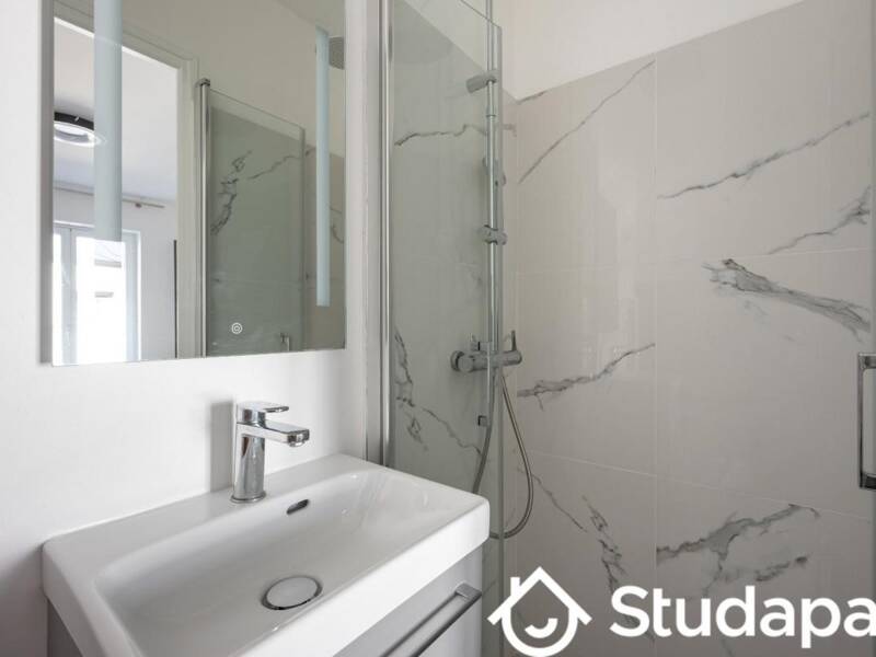 Maison à louer, 0m², PARIS 18E