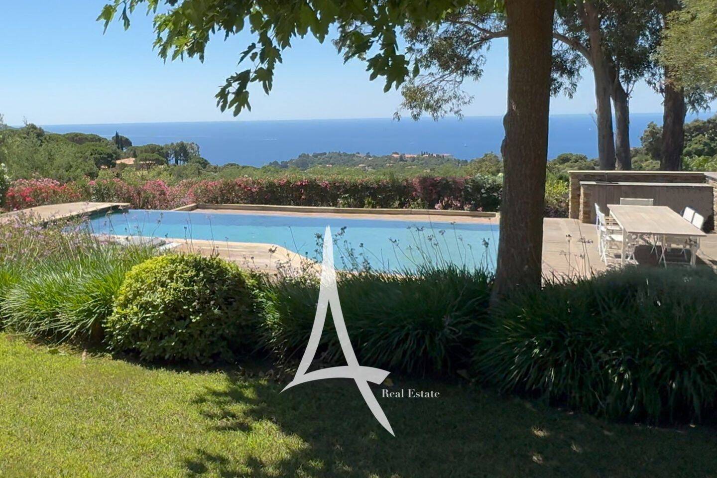 Maison à vendre, 466m², LA CROIX VALMER