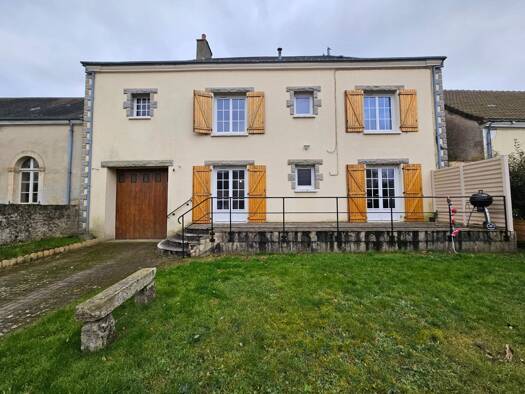 Maison à vendre 178 000 € 6 pièces 5 chambres 185 m² 2 090 m² de terrain René 72260
