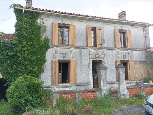 Maison à vendre 70 850 € 4 pièces 2 chambres 89 m² 2 090 m² de terrain Montmoreau 16190