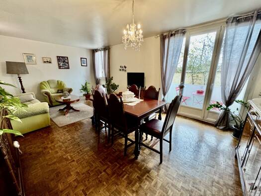 Appartement à vendre 98 500 € 4 pièces 3 chambres 84,3 m² Étage 1/3 Maine de Biran Bergerac 24100