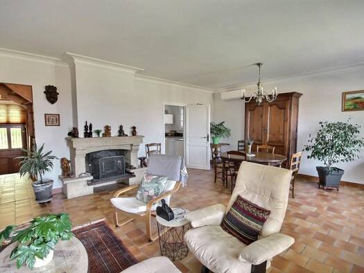 Maison à vendre 295 000 € 5 pièces 4 chambres 164,2 m² 1 052 m² de terrain Biron 64300