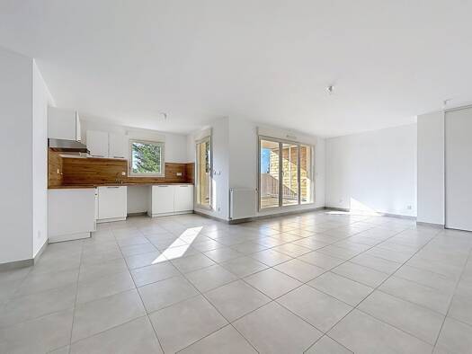 Appartement à louer - Première occupation 1 120 € 4 pièces 3 chambres 93 m² Étage 1/2 Saint-Bernard 01600