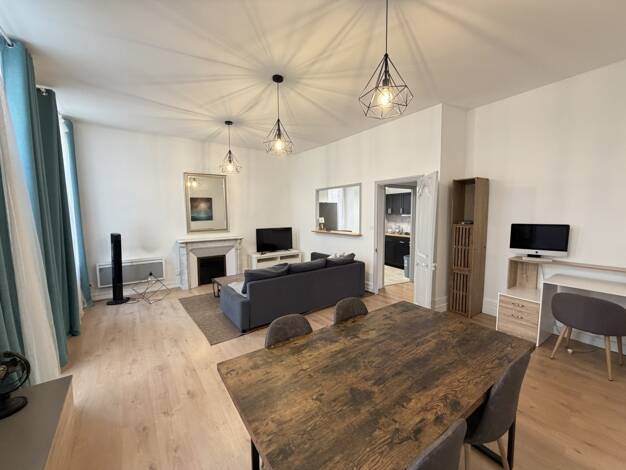 Appartement à louer 910 € 3 pièces 2 chambres 67,4 m² 1er étage Saint-Maximin-la-Sainte-Baume 83470