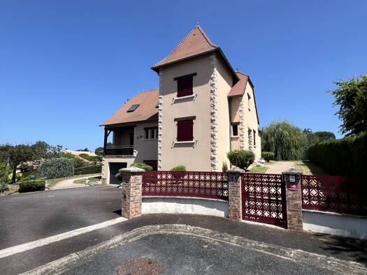 Maison à vendre 296 000 € 6 pièces 4 chambres 150 m² 1 287 m² de terrain Cosnac 19360