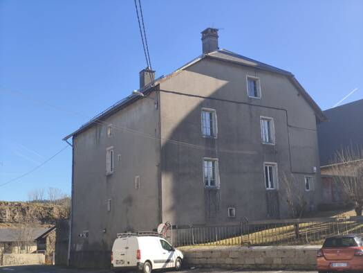 Immeuble à vendre 198 000 € 230 m² Brénod 01110
