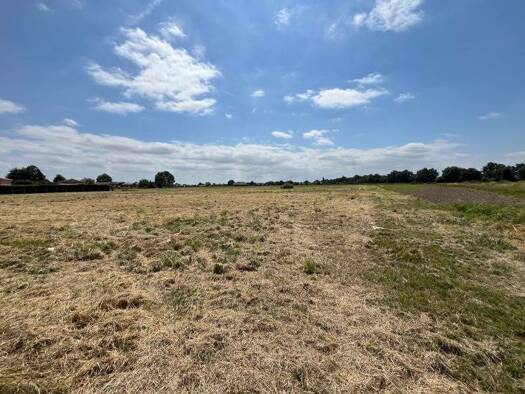 Terrain constructible à vendre 56 000 € 20 886 m² de terrain Courbieu-Benis-Saint Martin Castelsarrasin 82100