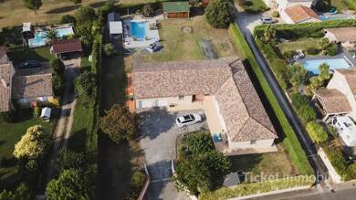 Maison de plain-pied à louer 2 500 € 7 pièces 5 chambres 220 m² 2 148 m² de terrain Cornebarrieu 31700