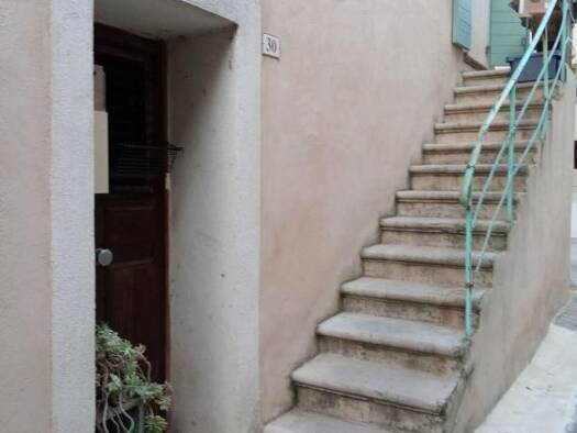 Appartement à louer 545 € 2 pièces 1 chambre 45 m² 1er étage Saint-Martin-de-la-Brasque 84760