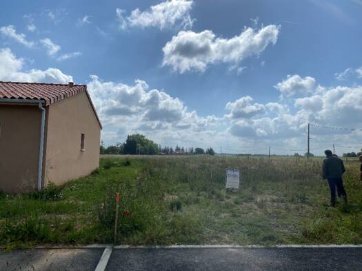 Terrain constructible à vendre 80 000 € 814 m² de terrain Nord Est Grenade 31330