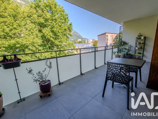 Appartement à vendre 284 000 € 3 pièces 2 chambres 69,8 m² Étage 2/3 La Falaise Sassenage 38360