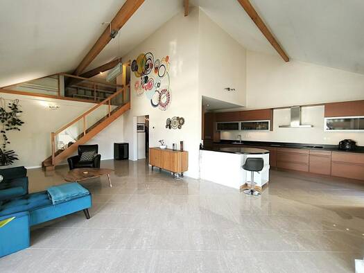 Duplex à vendre 755 000 € 6 pièces 5 chambres 155,12 m² Étage 3/3 Ouest Ferney-Voltaire 01210
