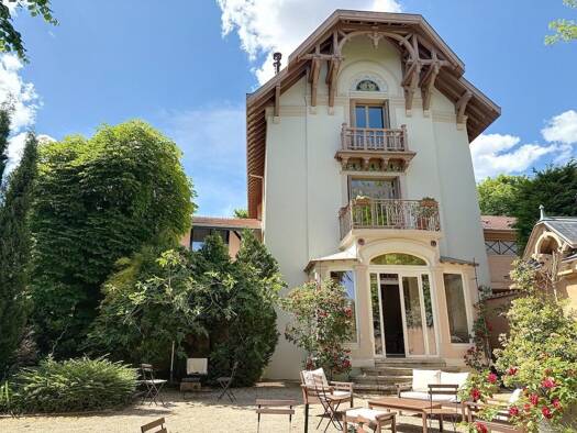 Maison à vendre 1 220 000 € 8 pièces 6 chambres 250 m² 1 576 m² de terrain Sainte-Foy-Lès-Lyon 69110