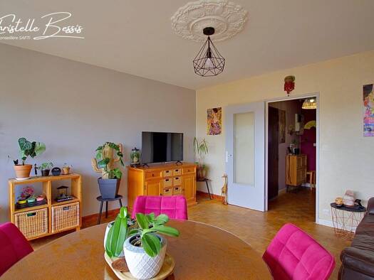 Appartement à vendre 245 000 € 5 pièces 3 chambres 95 m² Étage 3/3 La Gare Villecresnes 94440