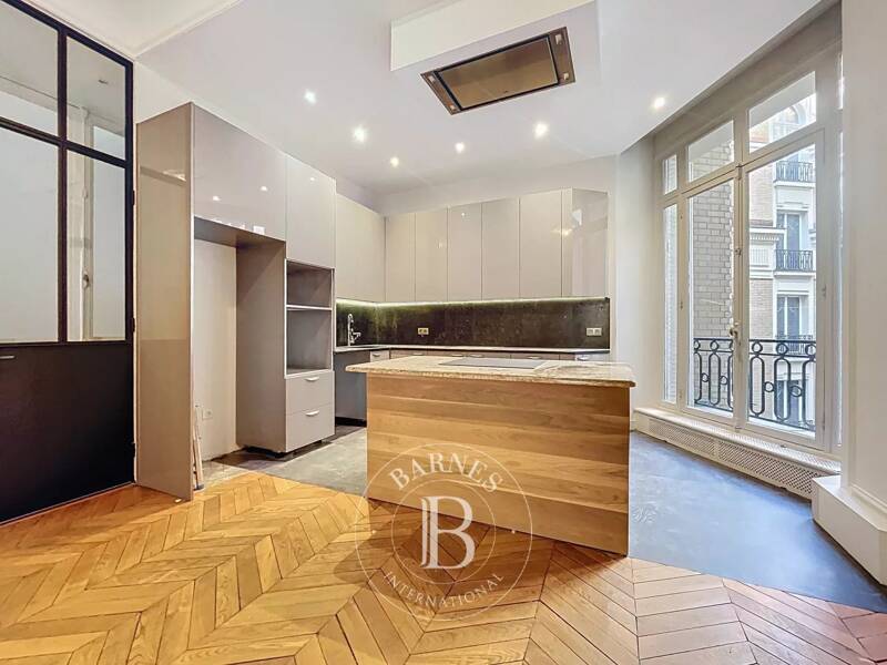 Maison à louer, 246m², PARIS 16E