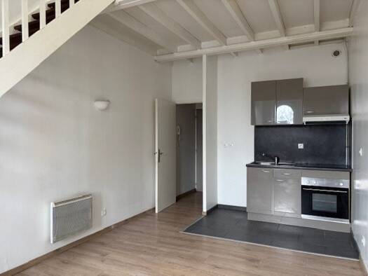 Appartement à louer 689 € 2 pièces 1 chambre 38 m² Étage 3/3 Edouard Vaillant-Vauban-Barbieux Roubaix 59100
