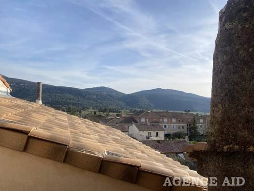 Appartement à louer 495 € 2 pièces 1 chambre 46,7 m² 3ème étage Cuges-les-Pins 13780