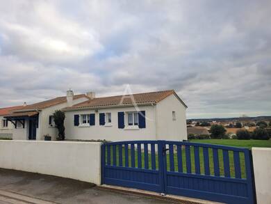 Maison à louer 785 € 4 pièces 2 chambres 97 m² 1 000 m² de terrain Brem sur Mer 85470