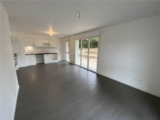 Appartement à louer 900 € 4 pièces 3 chambres 76,05 m² RDC/2 Poitiers 86000