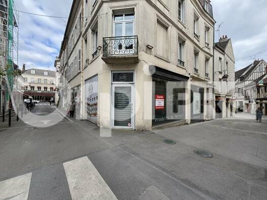 Local commercial à louer 2 600 € 90 m² de surface de vente Compiègne 60200