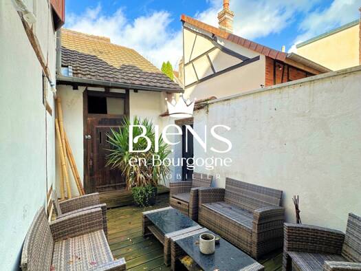 Maison à vendre 230 000 € 7 pièces 4 chambres 180,9 m² 162 m² de terrain Louhans Louhans 71500