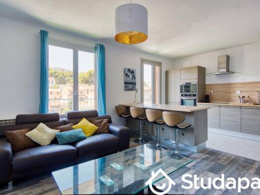 Appartement à louer 1 600 € 5 pièces 4 chambres 103 m² 4ème étage Belle de Mai Marseille 3ème arrondissement 13003