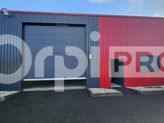 Local d'activités à louer 1 638 € 210 m² d'espace de stockage Saint-Jean-d'Illac 33127