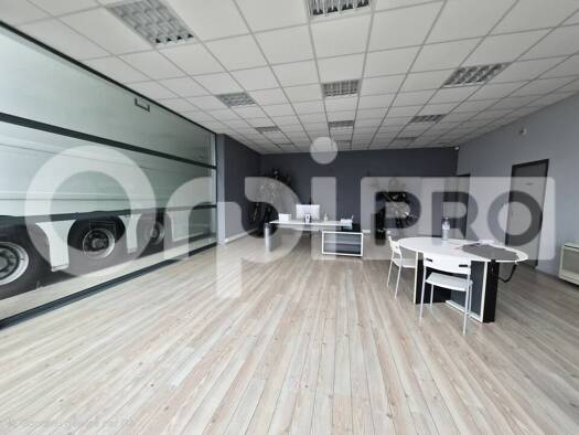 Local d'activités à louer 4 125 € 566 m² d'espace de stockage Reims 51100