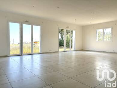Maison de plain-pied à louer 1 850 € 6 pièces 3 chambres 135 m² 611 m² de terrain La Barre-de-Monts 85550