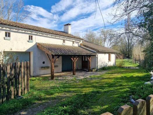 Maison à vendre 151 000 € 7 pièces 3 chambres 150 m² 1 735 m² de terrain Lezay 79120