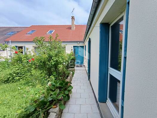Maison de plain-pied à vendre 300 000 € 4 pièces 2 chambres 97 m² 230 m² de terrain Nouvelle Amsterdam-Les Mares Élancourt 78990