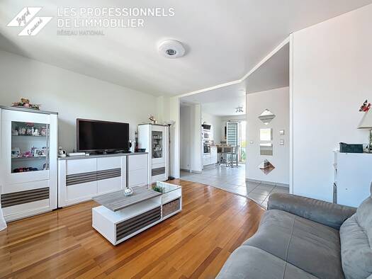 Appartement à vendre 154 500 € 3 pièces 2 chambres 63 m² Étage 4/4 Chambéry 73000