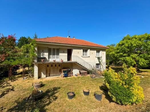 Maison à vendre 124 200 € 5 pièces 4 chambres 110 m² 2 550 m² de terrain Neuvic 24190