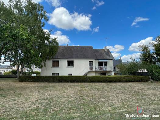 Maison à vendre 163 150 € 7 pièces 3 chambres 166 m² 1 300 m² de terrain Mont Saint Jean 72140