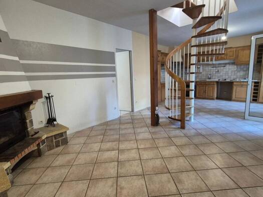 Immeuble à vendre 286 000 € 231,8 m² Nay 64800