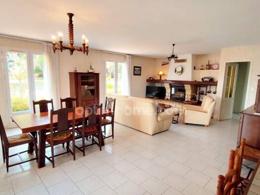 Maison de plain-pied à vendre 210 000 € 3 pièces 2 chambres 99 m² 4 675 m² de terrain Arblade-le-Haut 32110