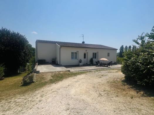 Maison à vendre 246 500 € 7 pièces 3 chambres 155 m² 3 269 m² de terrain Villamblard 24140