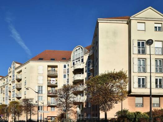 Appartement à louer 1 640 € 3 pièces 2 chambres 76 m² RDC/6 Centre Ville Rueil-Malmaison 92500