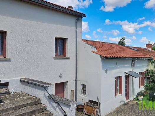 Maison à vendre 249 000 € 1 pièce 1 chambre 165 m² 1 810 m² de terrain Aigueperse 63260