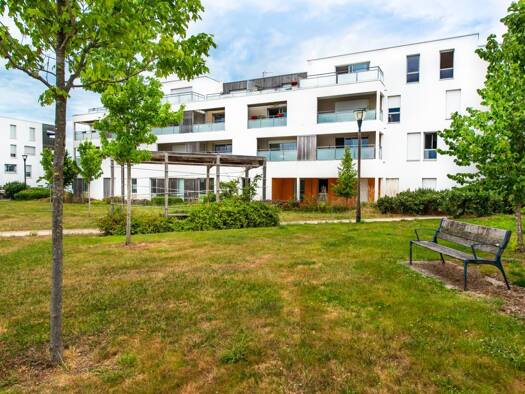 Appartement à louer 793 € 3 pièces 2 chambres 65 m² Étage 3/3 Hôtel de Ville Couëron 44220