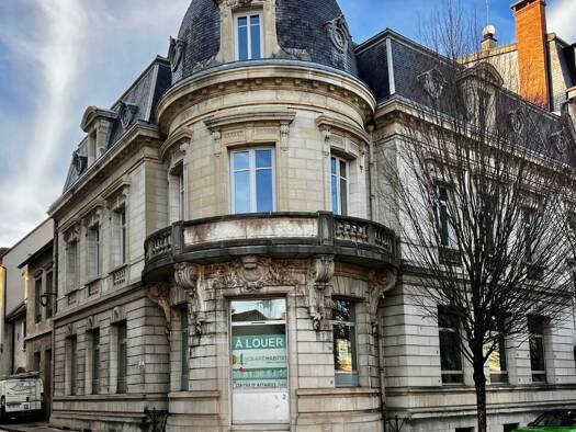 Local commercial à louer 968 € 68 m² de surface de vente Préfecture Lons-le-Saunier 39000