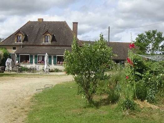 Maison à vendre 395 000 € 8 pièces 5 chambres 180 m² 132 000 m² de terrain Perrecy-les-Forges 71420