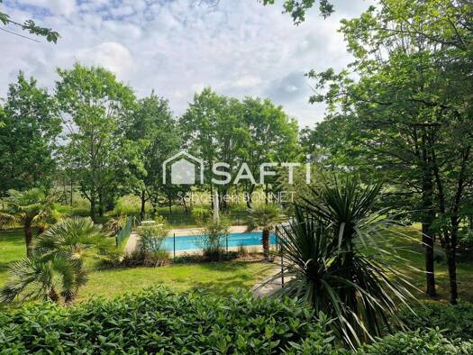 Maison à vendre 319 500 € 9 pièces 4 chambres 160 m² 11 626 m² de terrain Château-Guibert 85320