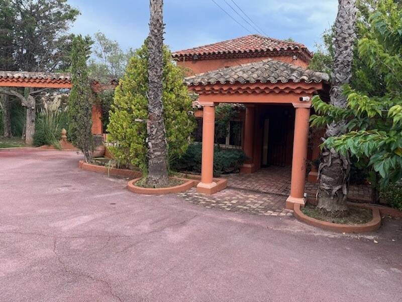 Maison à vendre, 400m², LA CADIERE D'AZUR